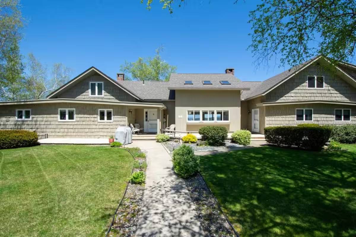 Property B Exterior View 9