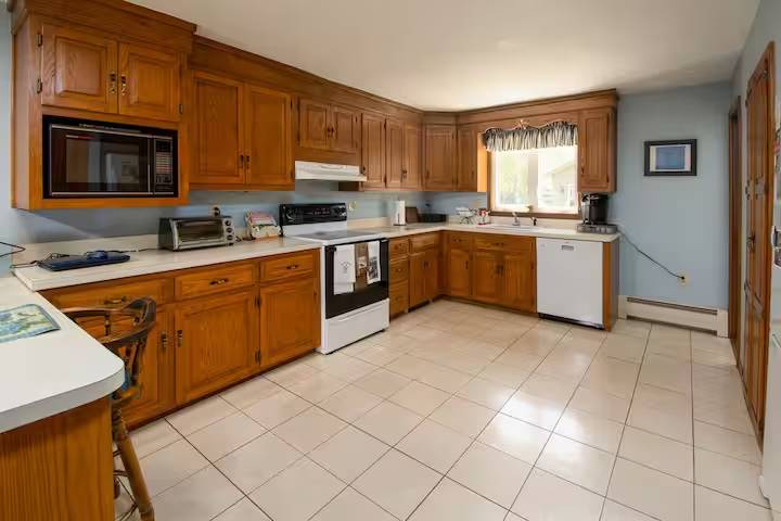 Property B Kitchen 3