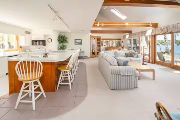 Property B Kitchen 7